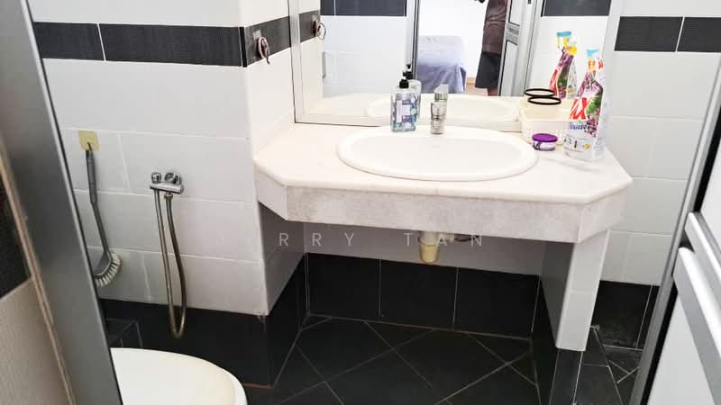 Sea Breeze Tower untuk Untuk Disewa - RM 1,500 /bulan, Apr 2026 - Bathroom - PropertyGuru.com.my