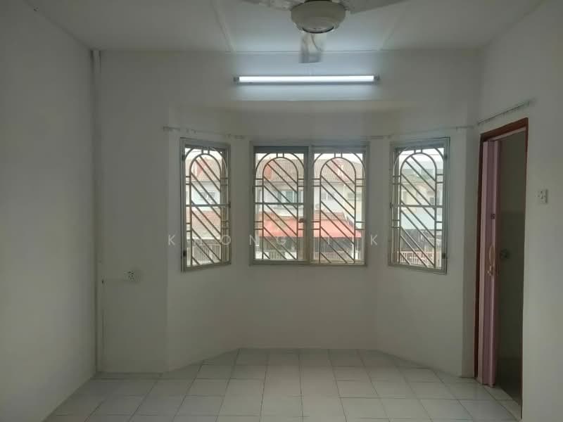 2-storey Terraced House for Sale in Bandar Bukit Tinggi (Klang) - Khong T.K - Master Bedroom - PropertyGuru.com.my