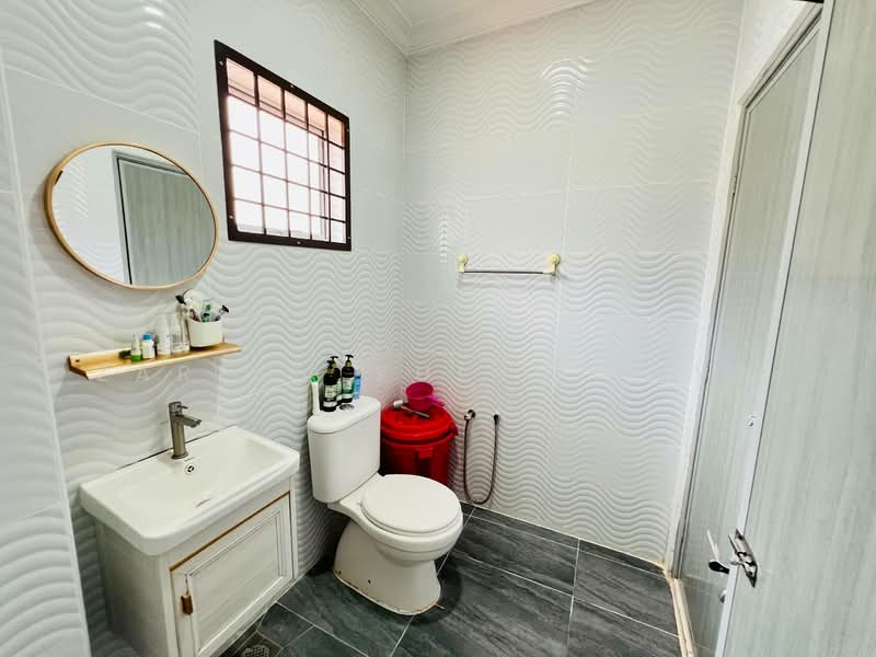 Taman Universiti untuk Untuk Dijual - RM 565,000, Apr 2026 - Bathroom - PropertyGuru.com.my