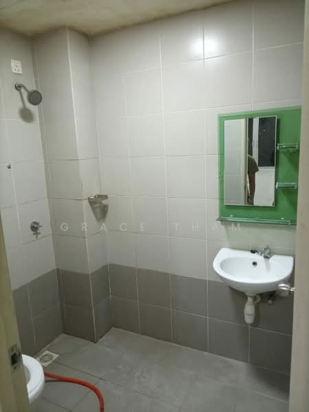 Apartment for Rent at Pangsapuri Bayu Suria (Summerfields Apartments) - Grace Tham - Bathroom - PropertyGuru.com.my