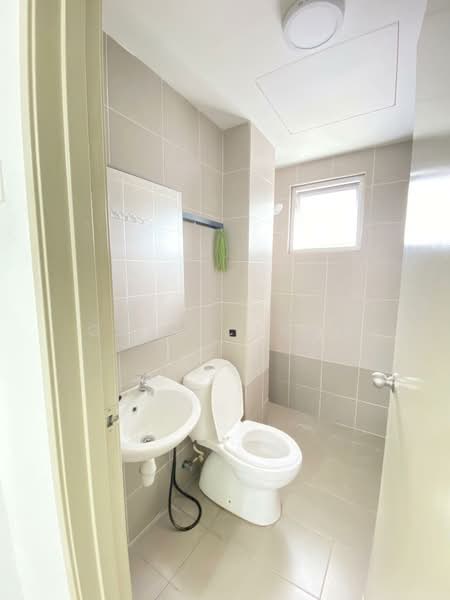 Apartment for Rent at Pangsapuri Bayu Suria (Summerfields Apartments) - Grace Tham - Bathroom - PropertyGuru.com.my