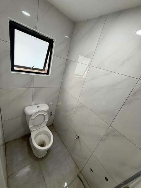 2-storey Terraced House for Sale in Taman Ungku Tun Aminah (Skudai) - Sharon Ng - Bathroom - PropertyGuru.com.my