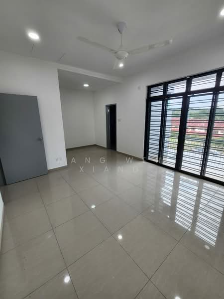 Terraced House for Sale in Bandar Putra (Kulai) - Kang Wen Xiang - Living Room - PropertyGuru.com.my
