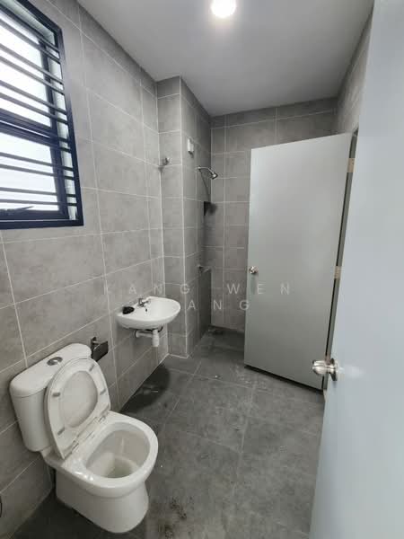 Terraced House for Sale in Bandar Putra (Kulai) - Kang Wen Xiang - Bathroom - PropertyGuru.com.my