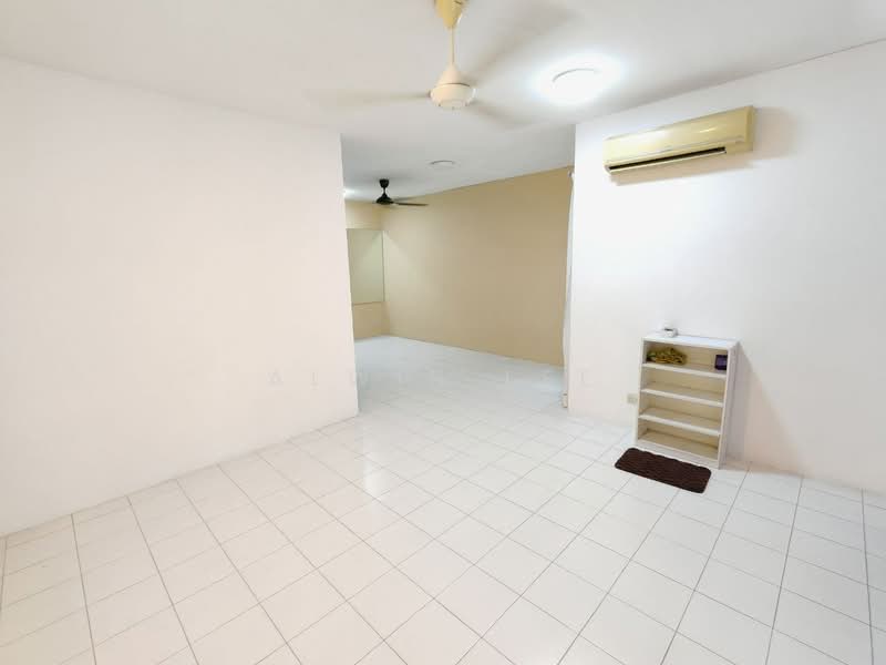 2-storey Terraced House for Rent in Shah Alam (Selangor) - Alwin Lee - Living Room - PropertyGuru.com.my