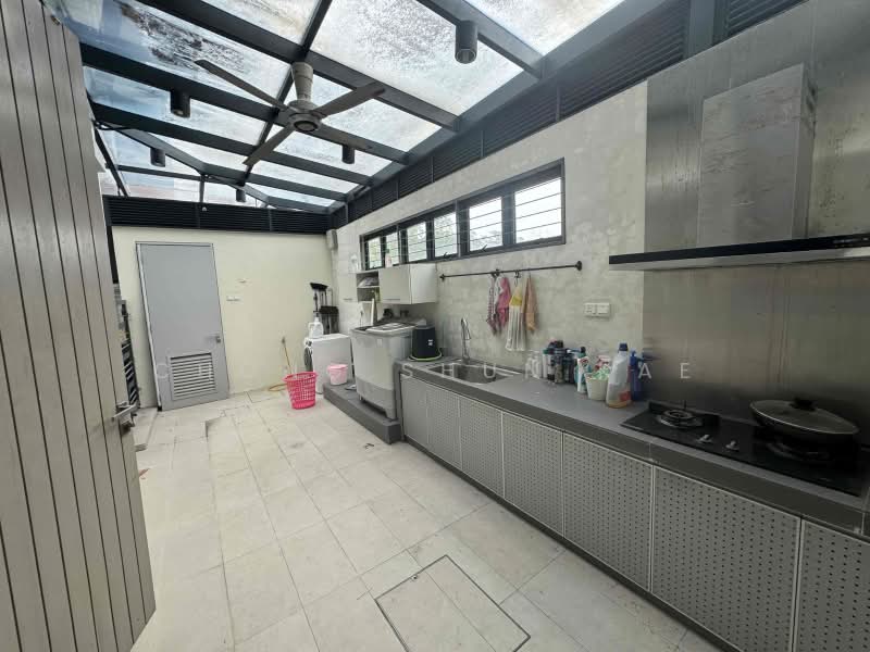 Semi-Detached House for Sale in Bandar Kinrara Seksyen 5 (Bandar Kinrara) - Chong Shun Kae - Kitchen - PropertyGuru.com.my