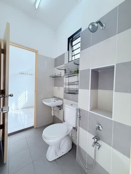 2-storey Terraced House for Sale in Nusantara Prima (Gelang Patah) - Lui Lui - Bathroom - PropertyGuru.com.my
