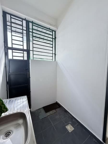 2-storey Terraced House for Sale in Nusantara Prima (Gelang Patah) - Lui Lui - Kitchen - PropertyGuru.com.my