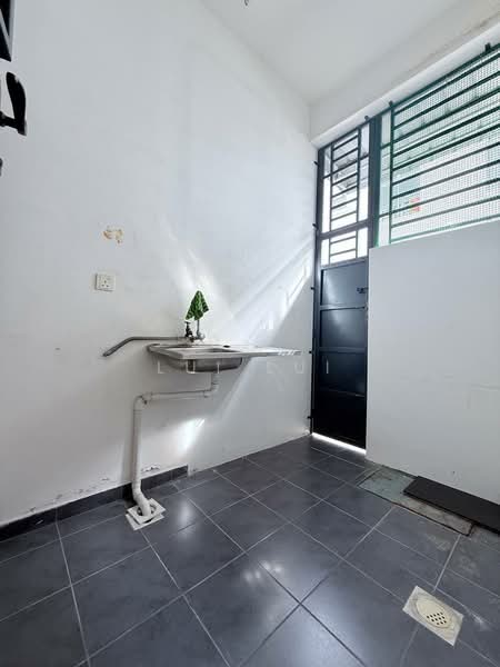 2-storey Terraced House for Sale in Nusantara Prima (Gelang Patah) - Lui Lui - Kitchen - PropertyGuru.com.my