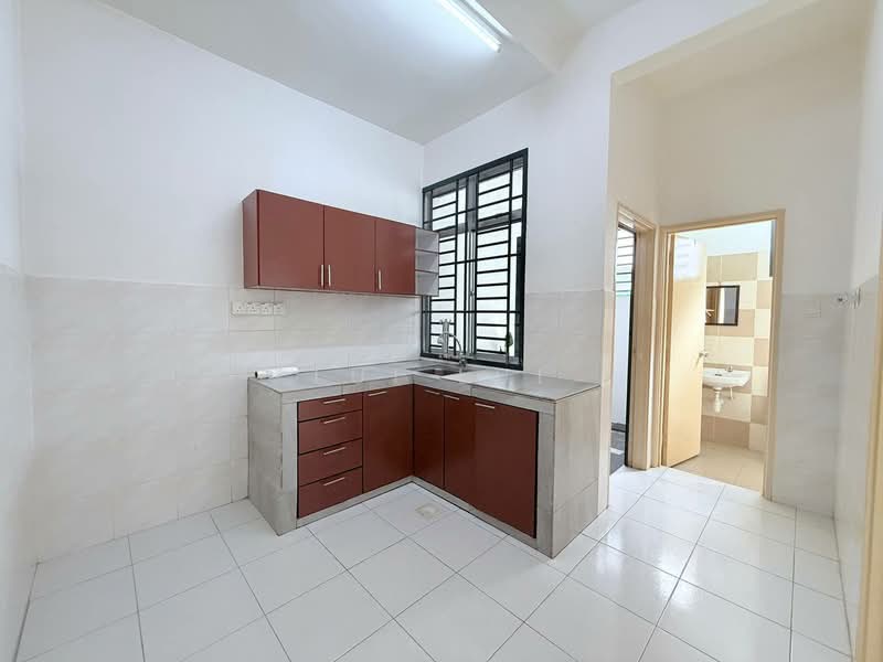 2-storey Terraced House for Sale in Nusantara Prima (Gelang Patah) - Lui Lui - Kitchen - PropertyGuru.com.my