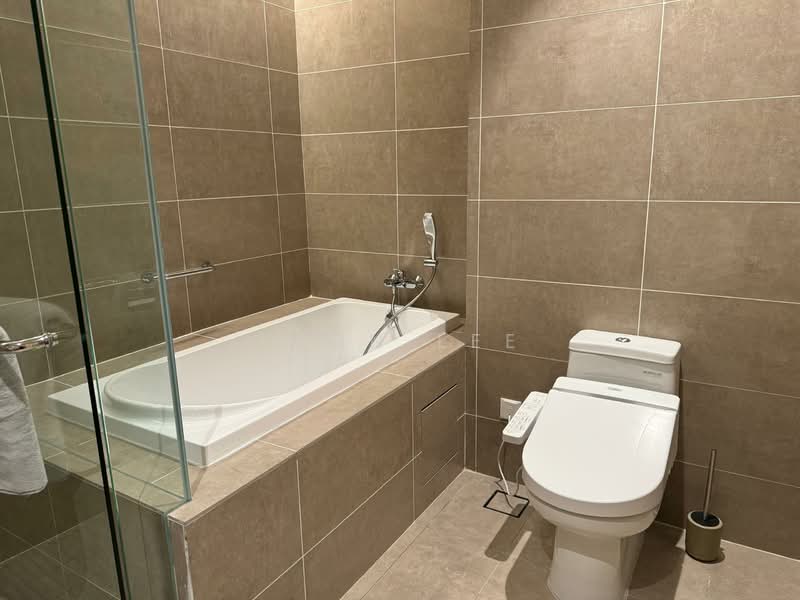 Mitsui Serviced Suites untuk Untuk Disewa - RM 7,400 /bulan, Apr 2026 - Bathroom - PropertyGuru.com.my