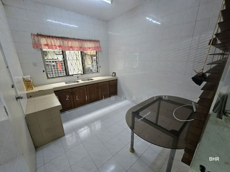 2-storey Terraced House for Sale in Bukit Indah (Ampang) - Azli Ibrahim - Kitchen - PropertyGuru.com.my