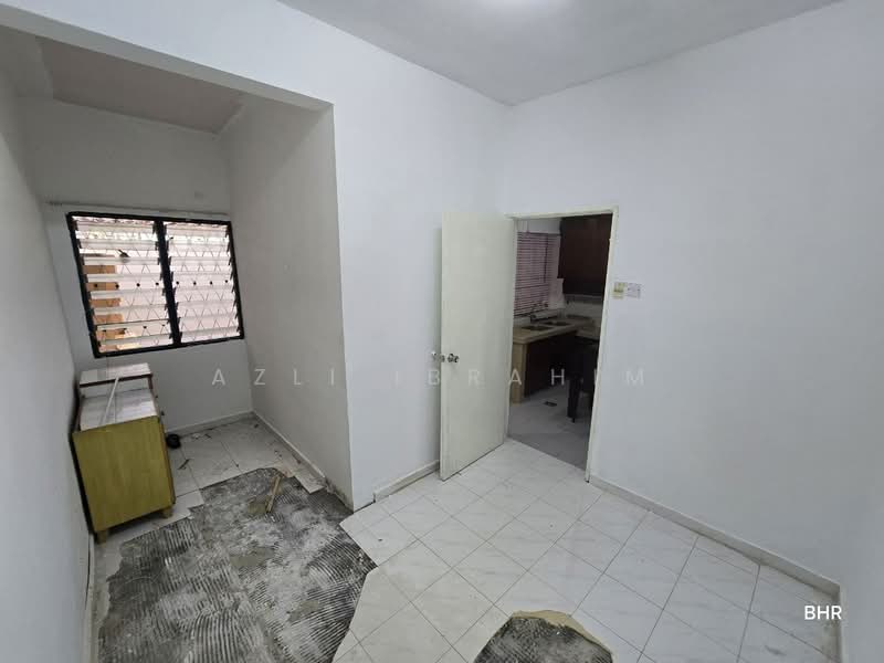 2-storey Terraced House for Sale in Bukit Indah (Ampang) - Azli Ibrahim - Kitchen - PropertyGuru.com.my