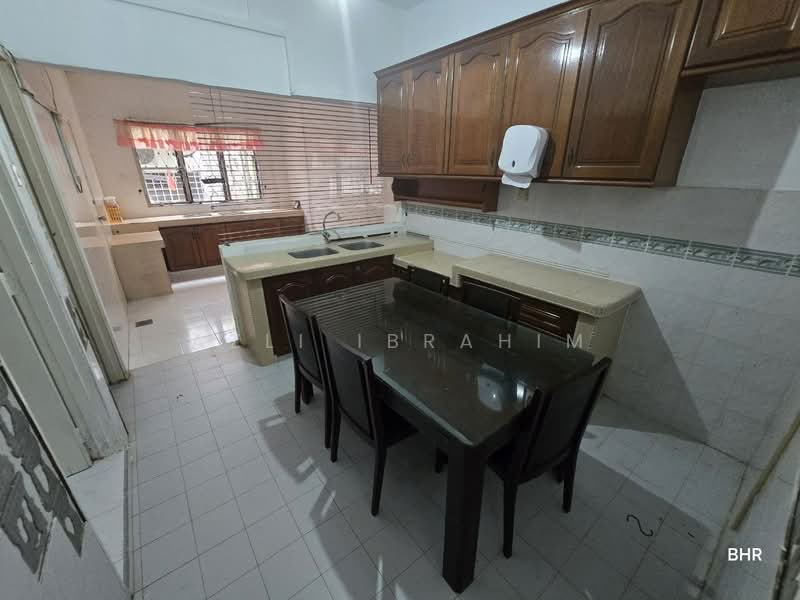 2-storey Terraced House for Sale in Bukit Indah (Ampang) - Azli Ibrahim - Kitchen - PropertyGuru.com.my