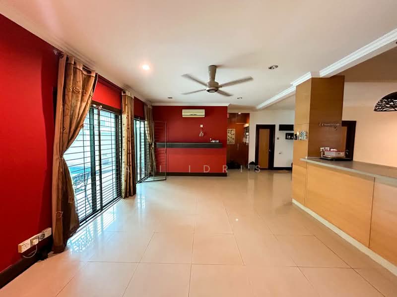 Rumah Berkembar untuk Dijual di Ukay Perdana (Ulu Kelang) - Ali Idris - Living Room - PropertyGuru.com.my