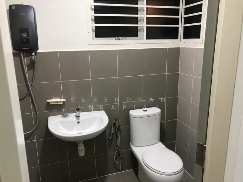 2-storey Terraced House for Sale in Bandar Puncak Alam (Puncak Alam) - Surendran Karapiah - Bathroom - PropertyGuru.com.my