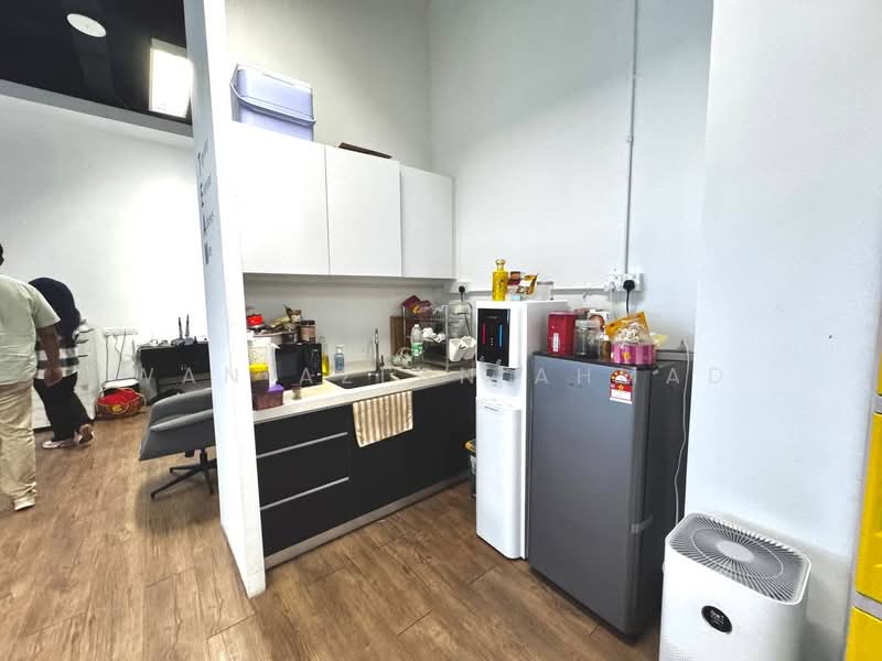 Office for Rent in KL Eco City (Kuala Lumpur) - Wan Azlan Ahmad - Kitchen - PropertyGuru.com.my