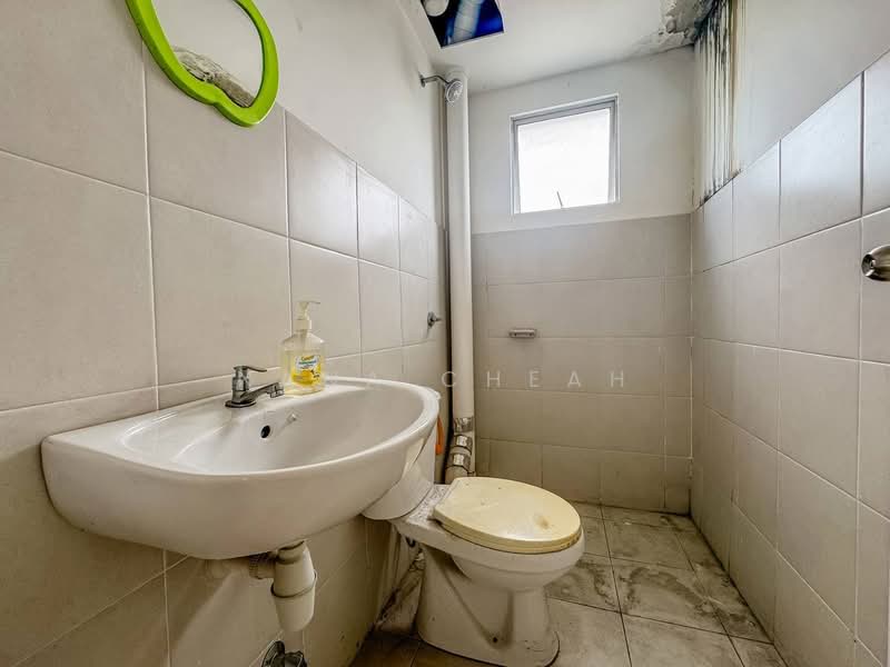 Apartment for Sale at D'Kristal - Nana Cheah - Bathroom - PropertyGuru.com.my