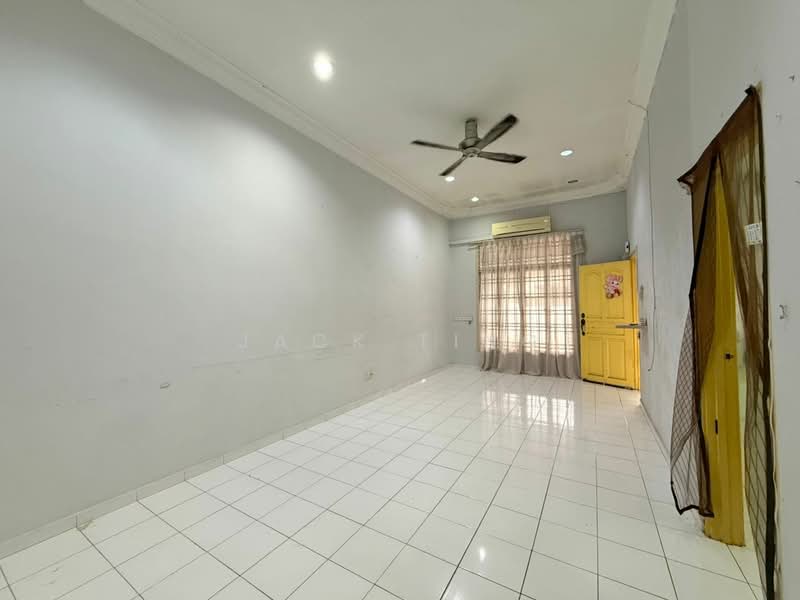 1-storey Terraced House for Sale in Taman Mutiara Rini (Skudai) - Jack Ting - Living Room - PropertyGuru.com.my