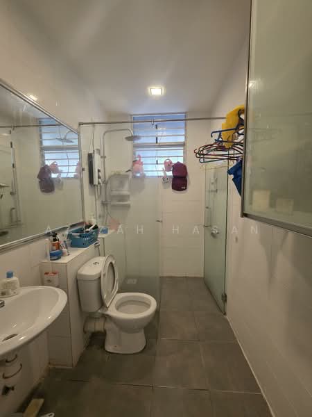 3-storey Terraced House for Sale in Kajang (Selangor) - Azizah Hasan - Bathroom - PropertyGuru.com.my