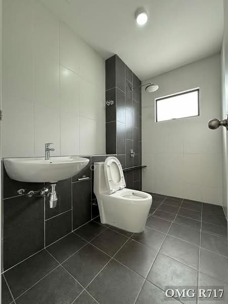 2-storey Terraced House for Sale in Setia Utama (Setia Alam) - Loke . - Bathroom - PropertyGuru.com.my