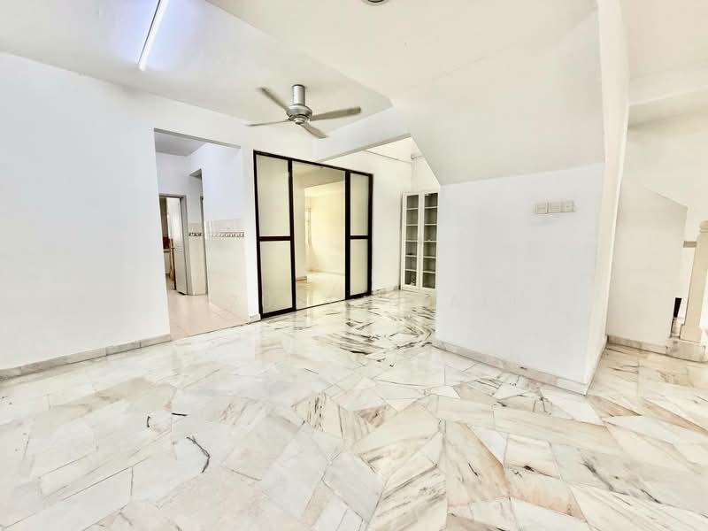 Rumah Teres 2 Tingkat untuk Dijual di Putra Heights (Subang Jaya) - Aizuddin Ali - Living Room - PropertyGuru.com.my