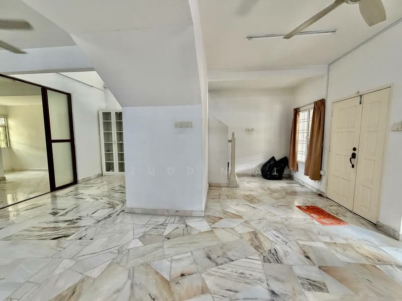 Rumah Teres 2 Tingkat untuk Dijual di Putra Heights (Subang Jaya) - Aizuddin Ali - Living Room - PropertyGuru.com.my