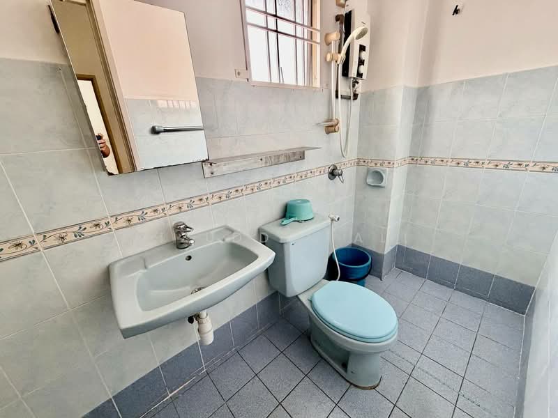 Rumah Teres 2 Tingkat untuk Dijual di Putra Heights (Subang Jaya) - Aizuddin Ali - Bathroom - PropertyGuru.com.my