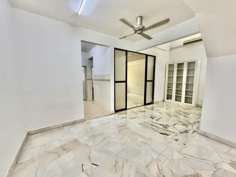 Rumah Teres 2 Tingkat untuk Dijual di Putra Heights (Subang Jaya) - Aizuddin Ali - Living Room - PropertyGuru.com.my