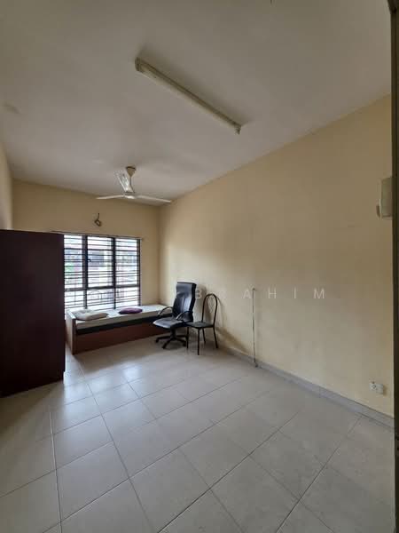 Taman Sri Tanjung untuk Untuk Dijual - RM 445,000, Apr 2026 - Bedroom - PropertyGuru.com.my