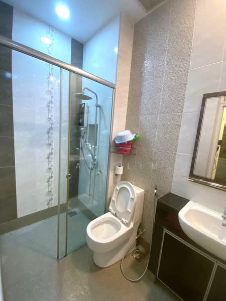 Semi-Detached House for Sale in Taman Sutera Utama (Skudai) - Karl Lim - Bathroom - PropertyGuru.com.my