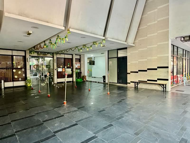 Service Residence for Sale at Diamond Residences - Azli Ibrahim - Entrance - PropertyGuru.com.my