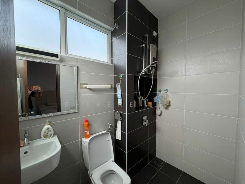 Semi-Detached House for Rent in Johor Bahru (Johor) - Shirene Lee - Bathroom - PropertyGuru.com.my