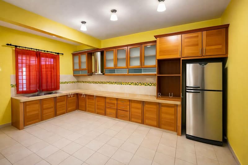 2-storey Terraced House for Sale in Putra Heights (Subang Jaya) - Ewat Khairul - Kitchen - PropertyGuru.com.my