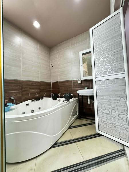 Semi-Detached House for Sale in Bandar Puteri Puchong (Puchong) - Jayden Lee - Bathroom - PropertyGuru.com.my