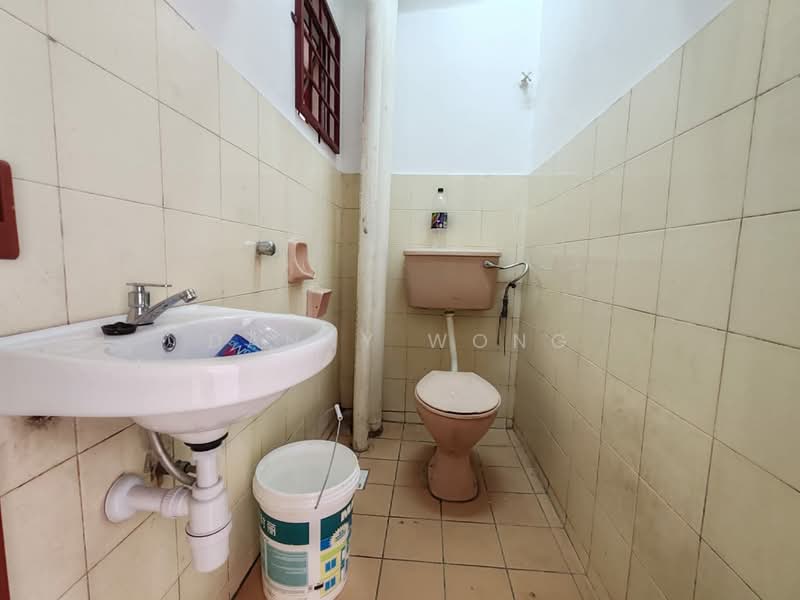 Apartment for Sale at Pangsapuri Taman Bukit Rawang Putra - Danny Wong - Bathroom - PropertyGuru.com.my