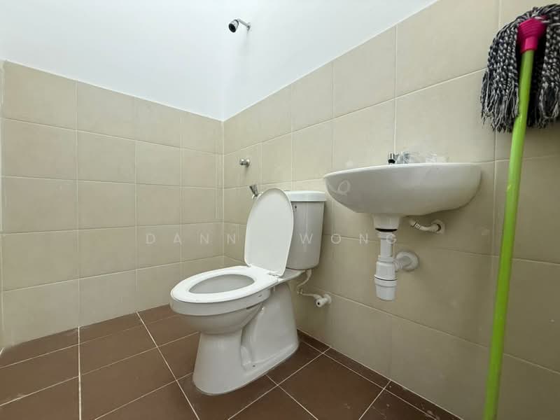 2.5-storey Terraced House for Rent in Taman Kundang Jaya (Rawang) - Danny Wong - Bathroom - PropertyGuru.com.my