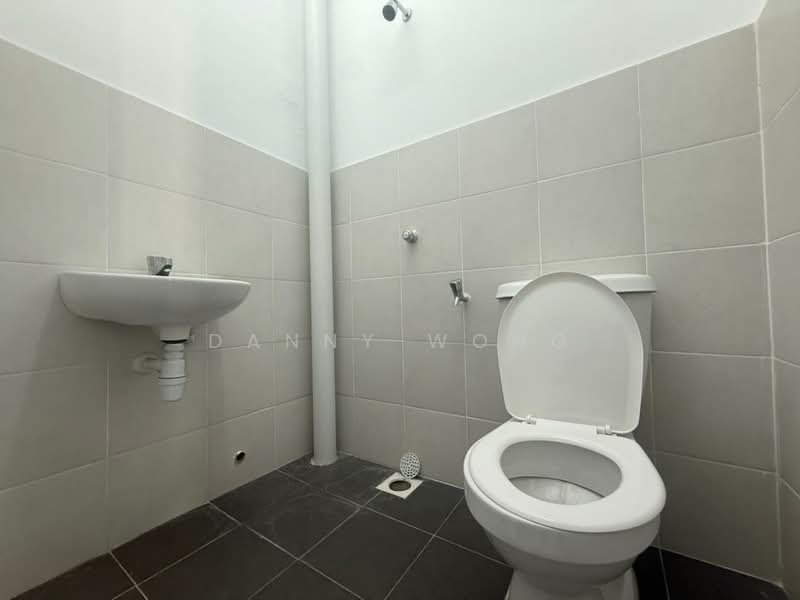 2.5-storey Terraced House for Rent in Taman Kundang Jaya (Rawang) - Danny Wong - Bathroom - PropertyGuru.com.my