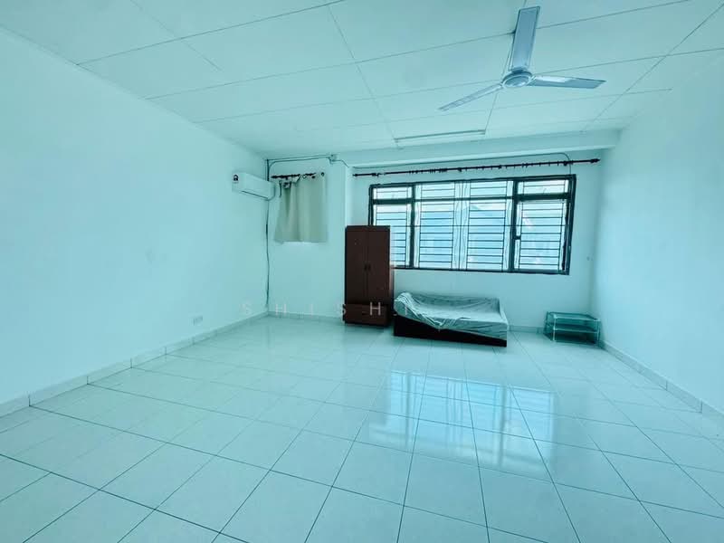 2-storey Terraced House for Sale in Taman Mount Austin (Tebrau) - Shishi . - Living Room - PropertyGuru.com.my