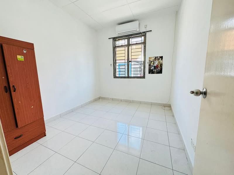 2-storey Terraced House for Sale in Taman Mount Austin (Tebrau) - Shishi . - Bedroom - PropertyGuru.com.my