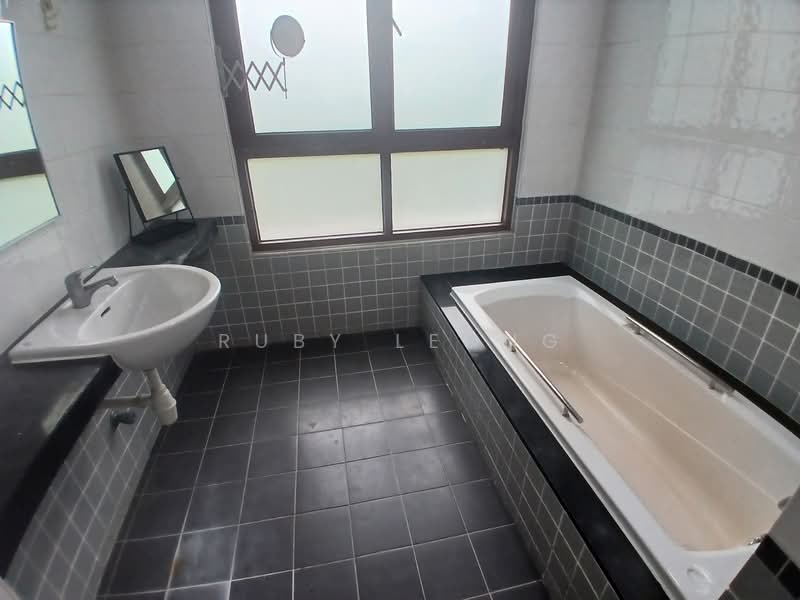 Surian Condominium untuk Untuk Disewa - RM 4,000 /bulan, Apr 2026 - Bathroom - PropertyGuru.com.my