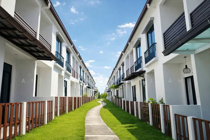 2-storey Terraced House for Sale in Setia Safiro (Cyberjaya) - Aizat Saifulrullah - Exterior - PropertyGuru.com.my