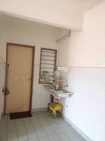 Apartment for Sale at Putra Permai Block A - Aivin Thoong - Kitchen - PropertyGuru.com.my