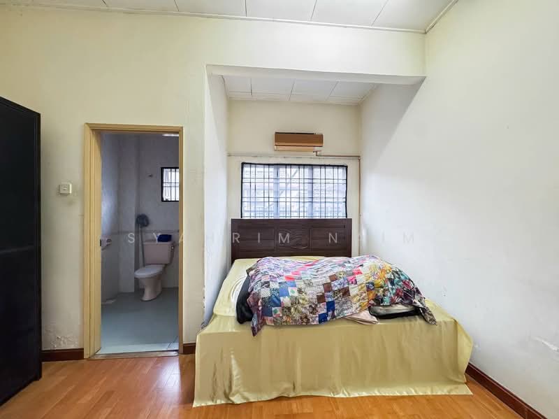 Bukit Jelutong untuk Untuk Dijual - RM 1,350,000, Apr 2026 - Bedroom - PropertyGuru.com.my