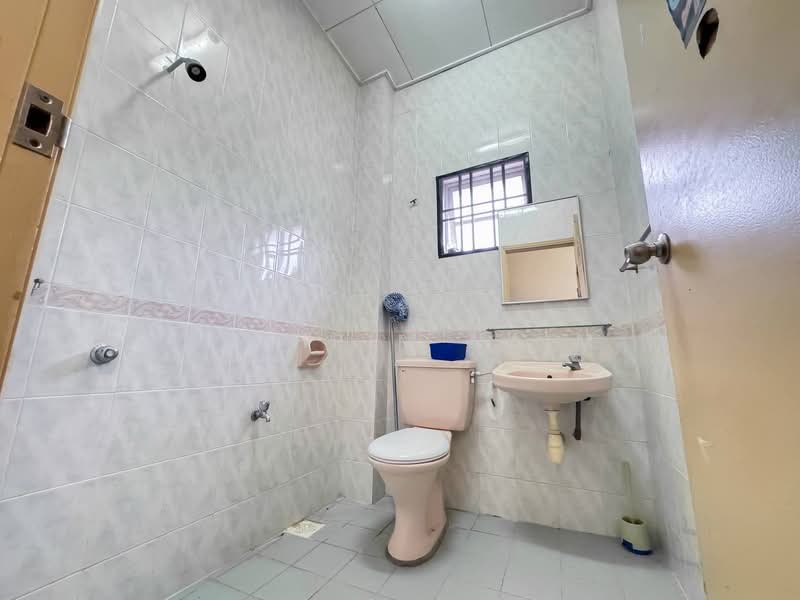 Bukit Jelutong untuk Untuk Dijual - RM 1,350,000, Apr 2026 - Bathroom - PropertyGuru.com.my