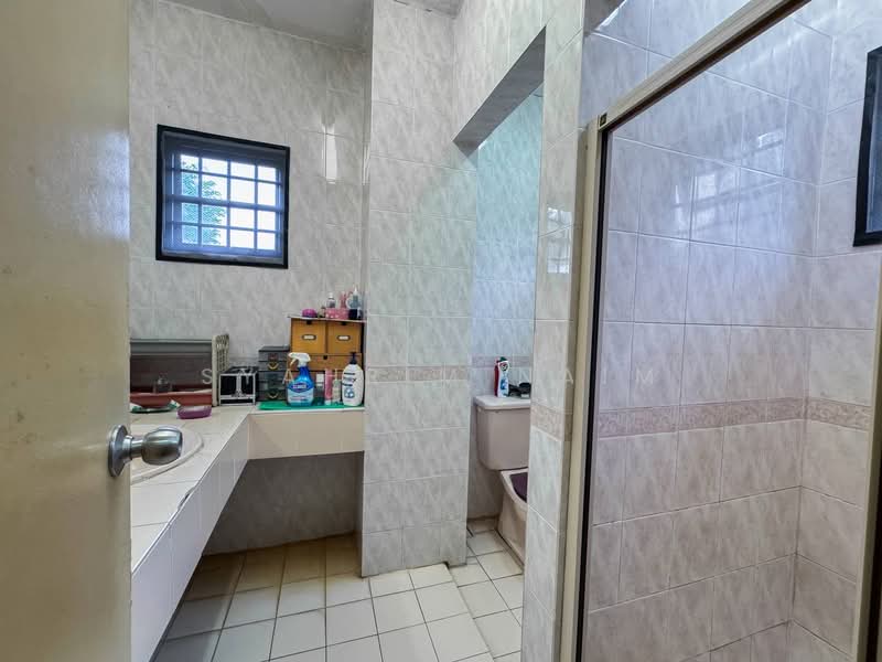 Bukit Jelutong untuk Untuk Dijual - RM 1,350,000, Apr 2026 - Bathroom - PropertyGuru.com.my