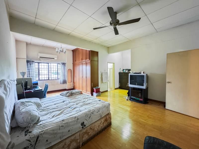 Bukit Jelutong untuk Untuk Dijual - RM 1,350,000, Apr 2026 - Bedroom - PropertyGuru.com.my