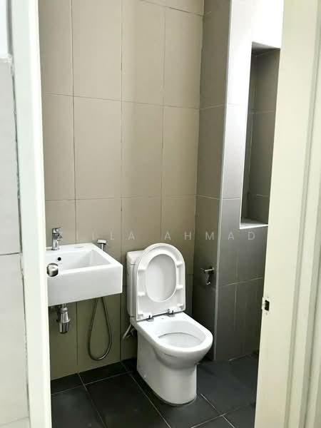 Lake Point Residence untuk Untuk Dijual - RM 927,000, Apr 2026 - Bathroom - PropertyGuru.com.my