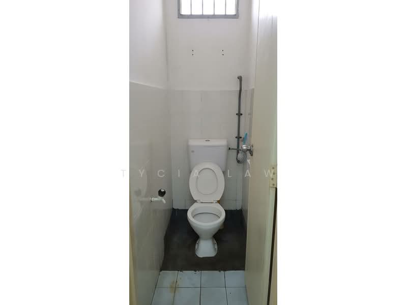 Shop for Rent in Taman Setia Indah (Tebrau) - Tycia Law - Bathroom - PropertyGuru.com.my