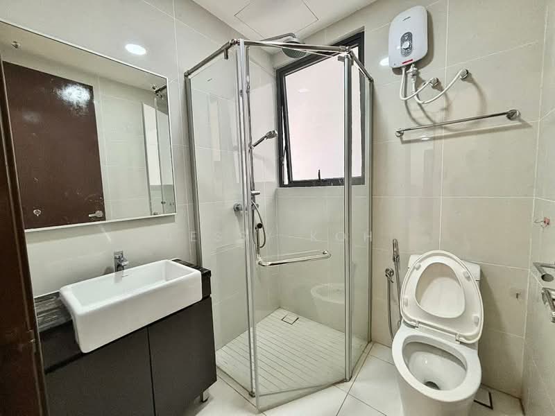 Condominium for Rent at Kings Bay @ Country Garden Danga Bay - Jessy Koh - Bathroom - PropertyGuru.com.my